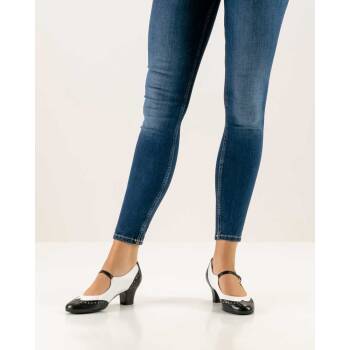 Emma 4,5 von  Werner Kern schwarz-weiß 4,5 = 38