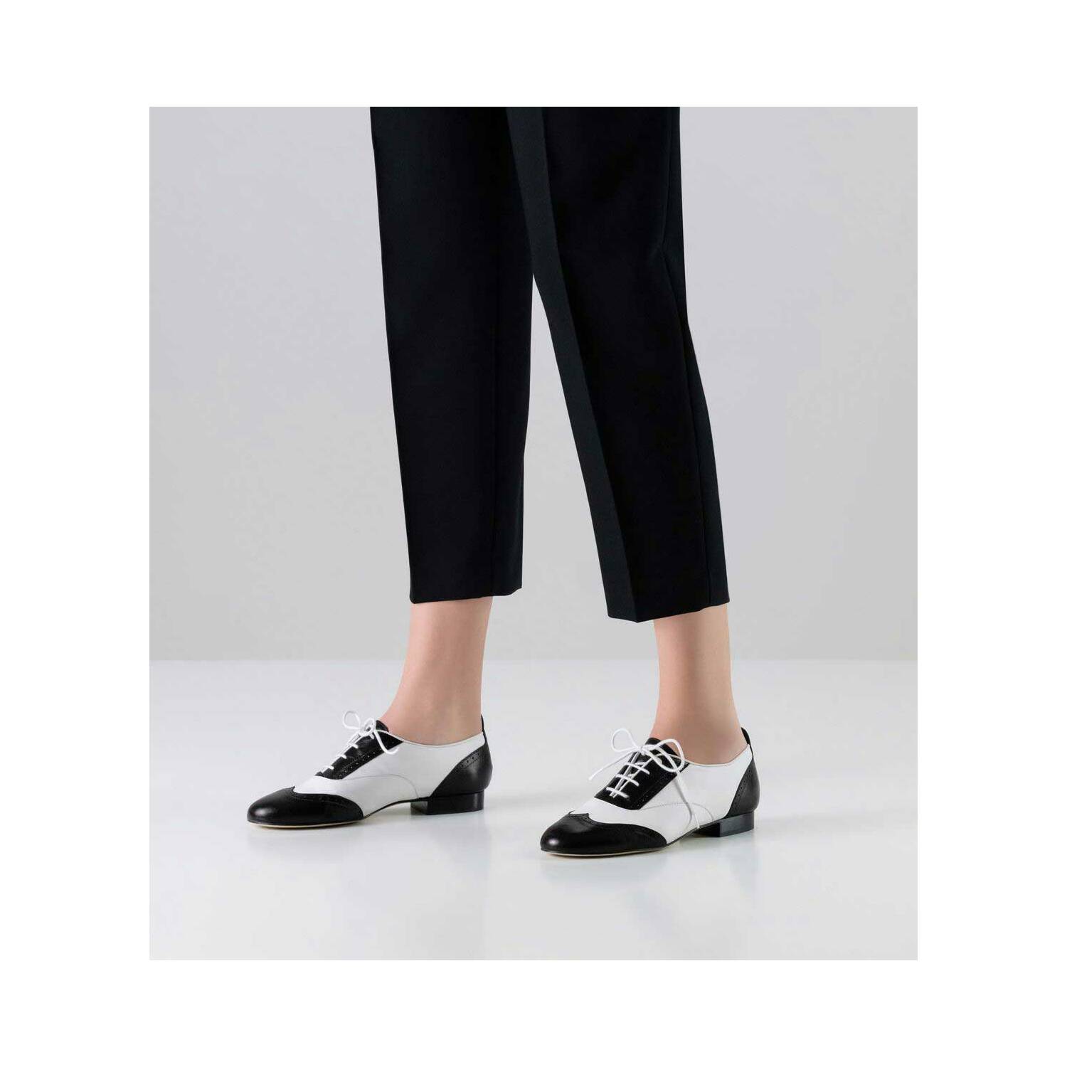 taylor-LS-nappa-schwarz-weiss-werner-kern