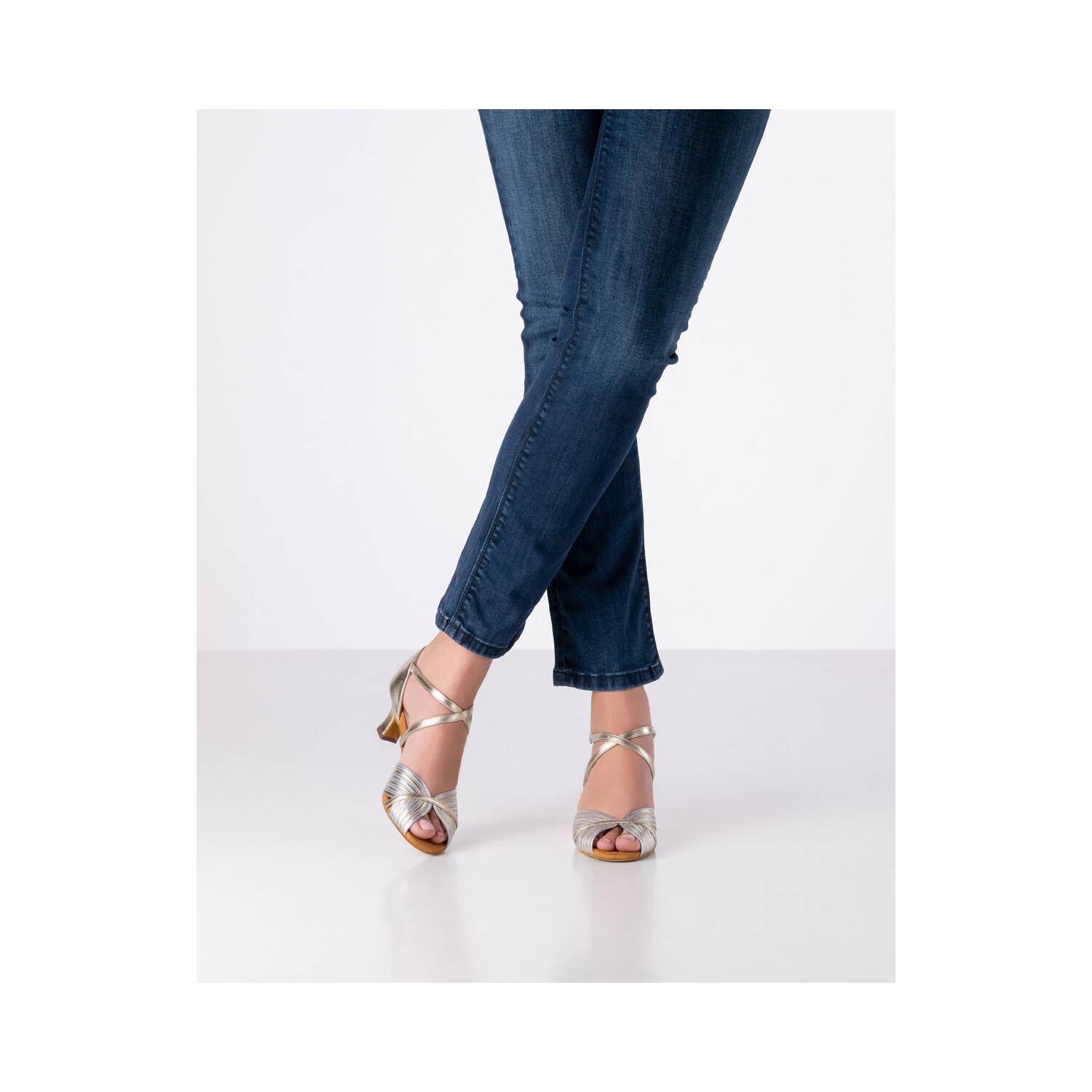 Anna Kern 874-50 Noel 3,5 = 36 2/3