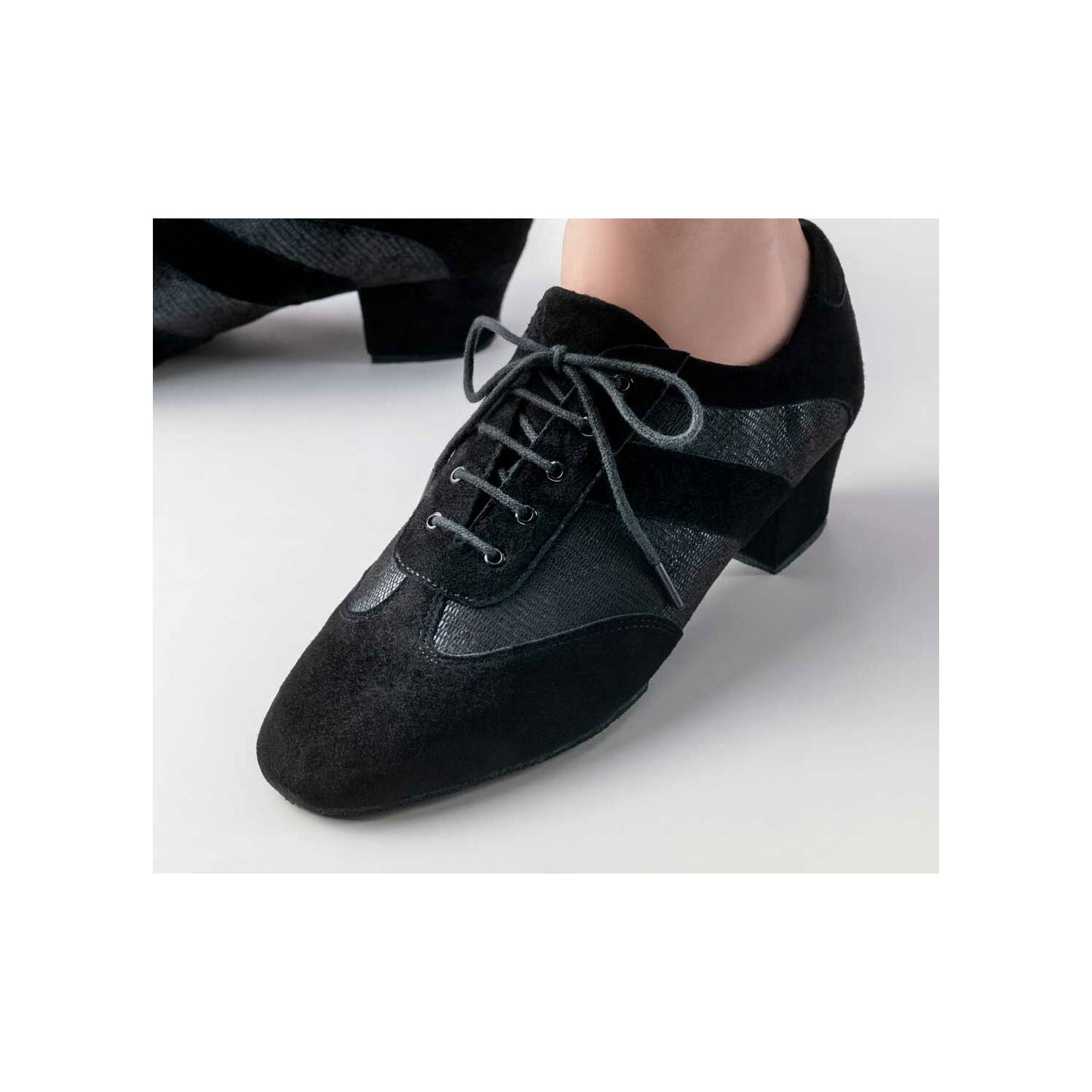 Anna Kern Sandrine Trainer schwarz