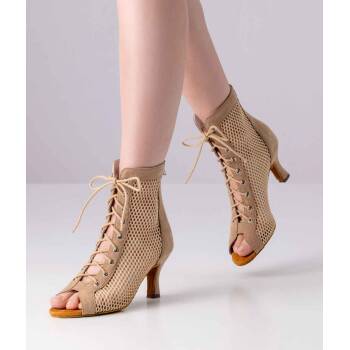 melisande-in-beige-von-anna-kern