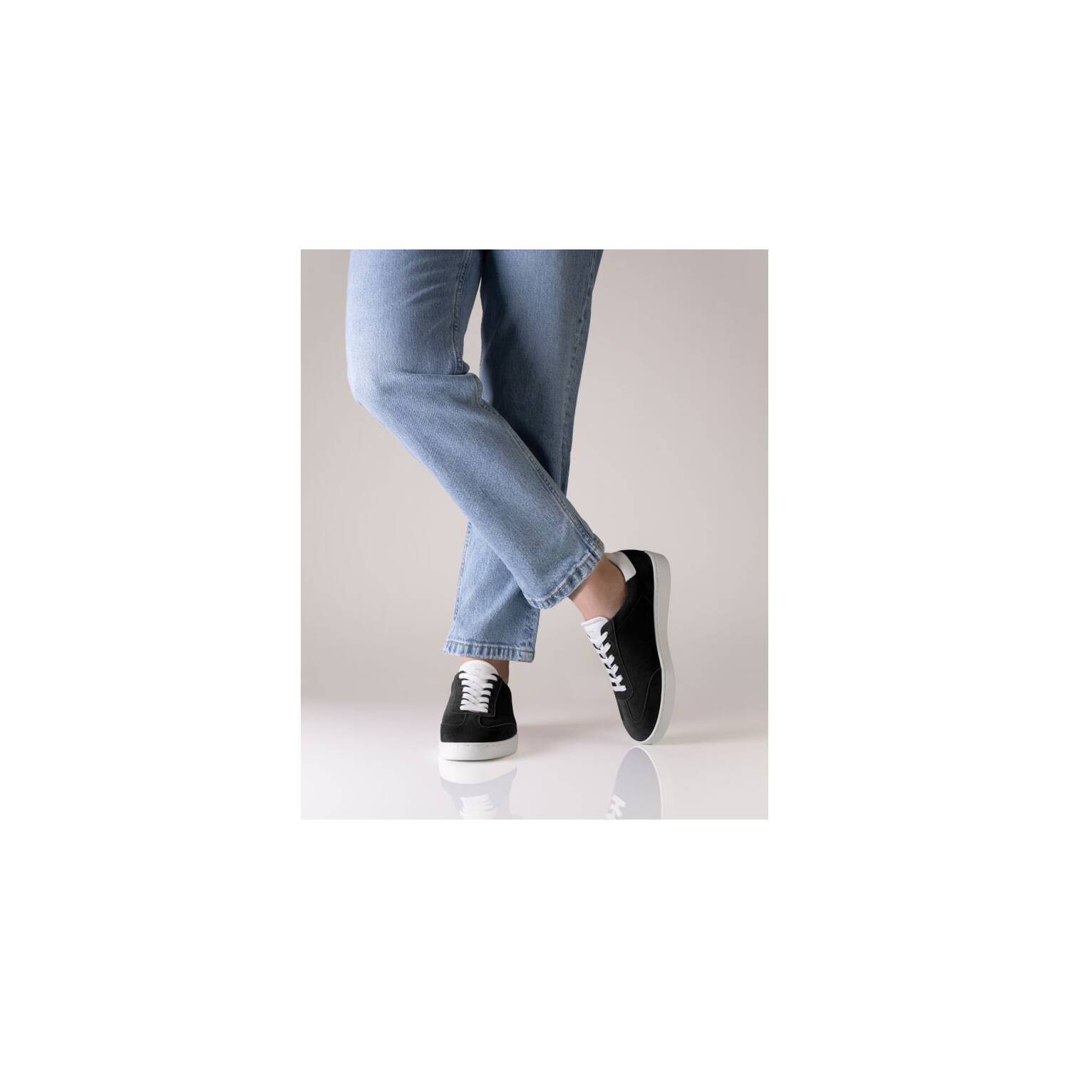 70150 von Anna Kern in Schwarz, Velourleder